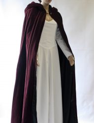 Middeleeuwse jurk met cape